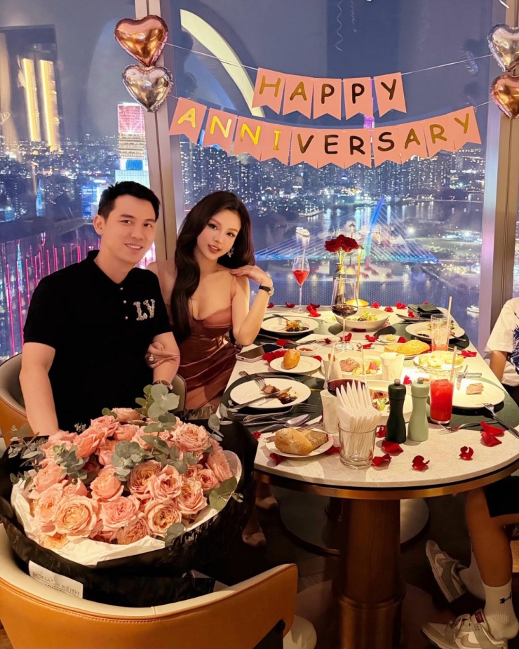 Ảnh sao 21/3: Huyền Baby kỷ niệm 13 năm cưới chồng đại gia - 2