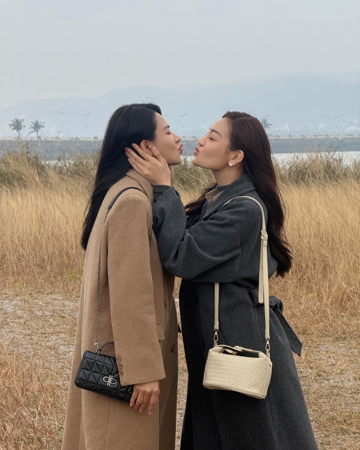 Ảnh sao 21/3: Huyền Baby kỷ niệm 13 năm cưới chồng đại gia - 4