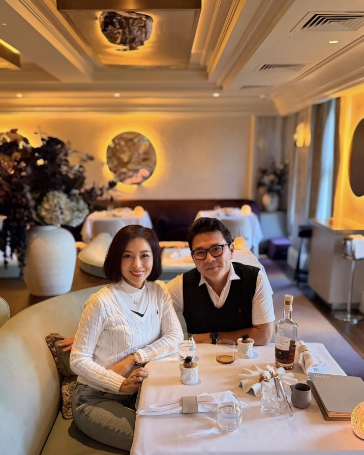 Ảnh sao 21/3: Huyền Baby kỷ niệm 13 năm cưới chồng đại gia - 5