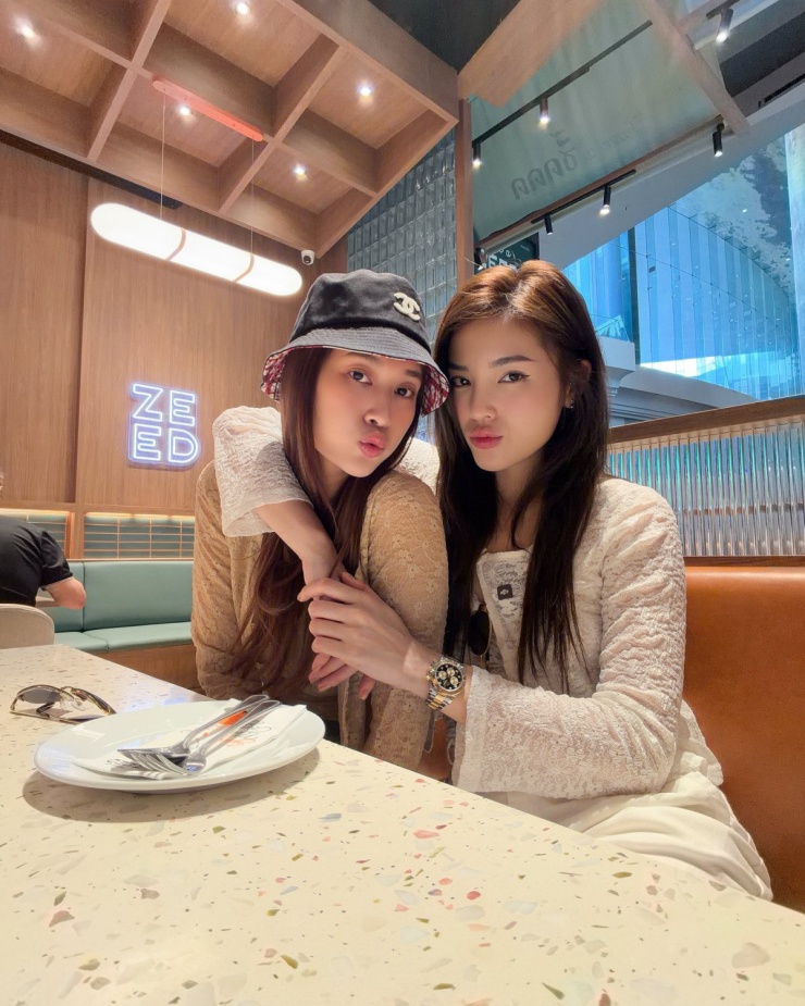 Ảnh sao 21/3: Huyền Baby kỷ niệm 13 năm cưới chồng đại gia - 7