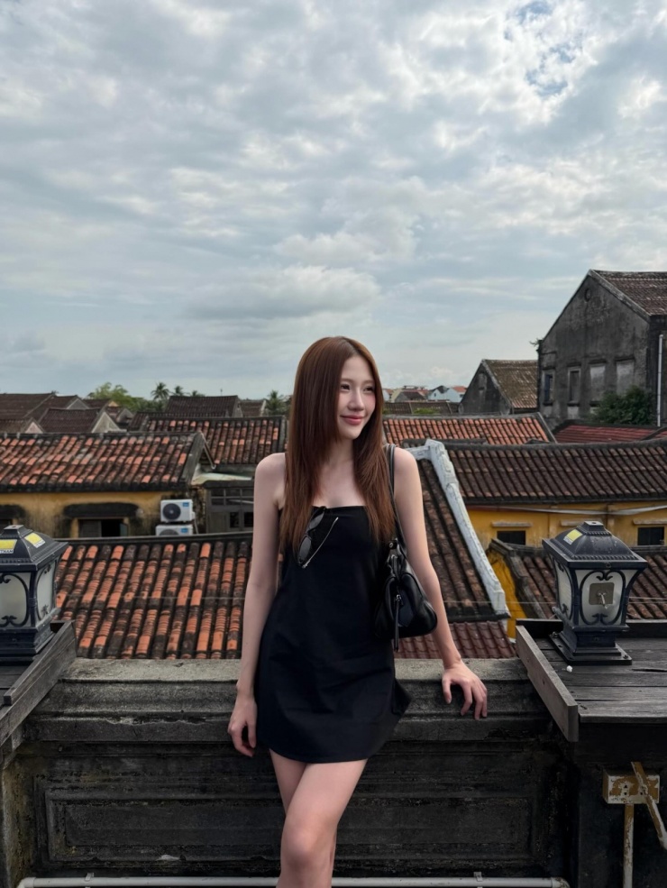 Trang phục khoe dáng 'mình dây' của em gái Trấn Thành - 2