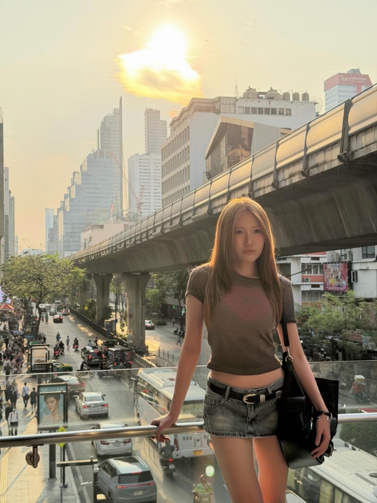 Trang phục khoe dáng 'mình dây' của em gái Trấn Thành - 3