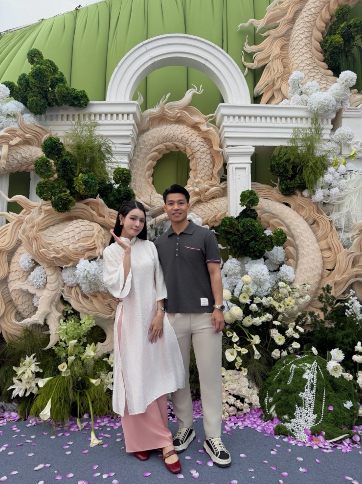 Sắc vóc nóng bỏng của bạn gái Văn Thanh - 1