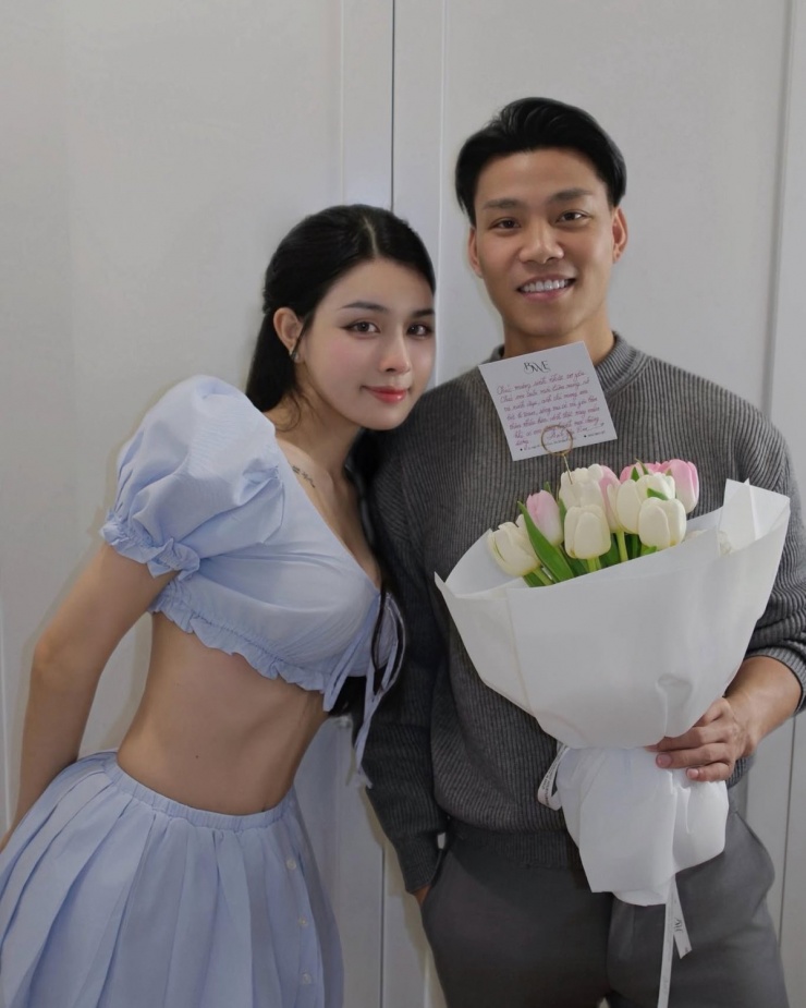 Sắc vóc nóng bỏng của bạn gái Văn Thanh - 6