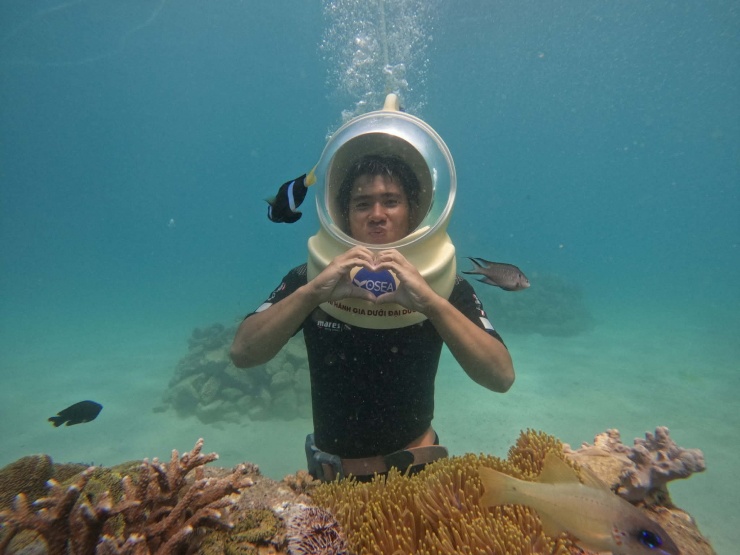 Phong khi còn làm thợ lặn. Ảnh: NVCC