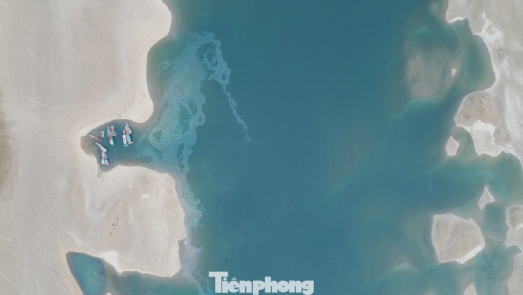 Sông Đà cạn nước, cát trắng lộ ra: Cảnh đẹp hiếm thấy, nỗi lo hiện hữu - 10