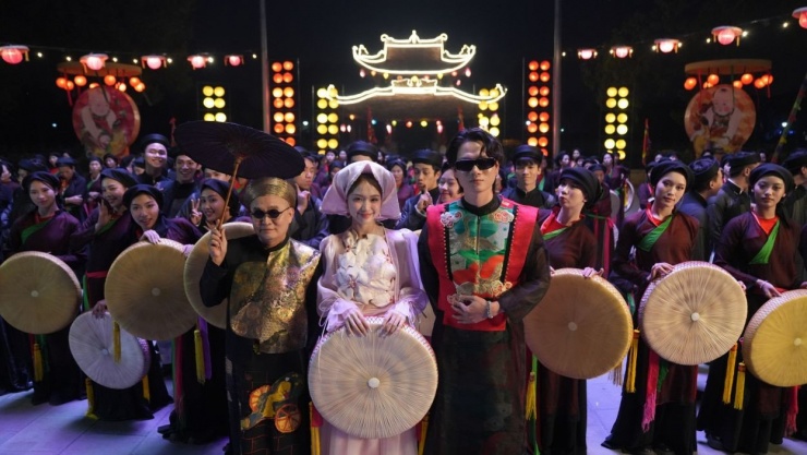 Hòa Minzy đổi đời nhờ Bắc Bling.