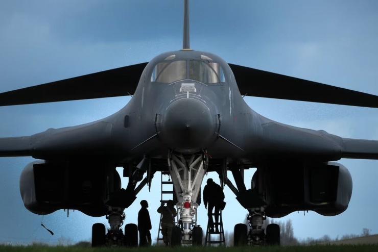 Anh cho phép Mỹ dùng căn cứ tấn công mục tiêu, Iran cảnh báo - 1