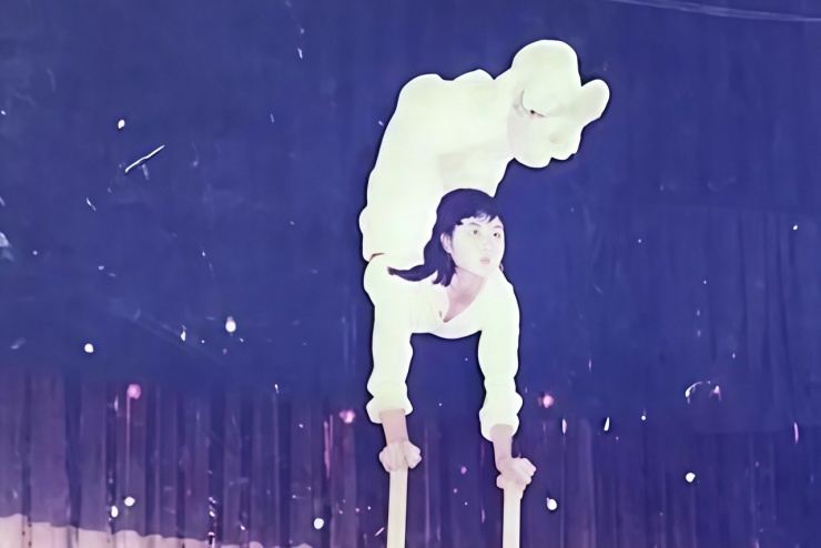 Bà Nghiêm thời kỳ còn hoạt động trong đoàn tạp kỹ. Ảnh: Sohu