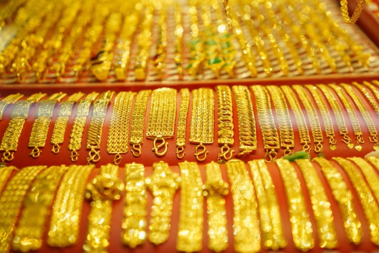 Giá vàng giảm mạnh tuần thứ 3. Ảnh: HH