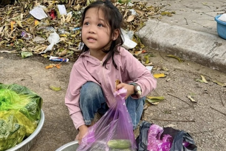 Phép màu 240 triệu dành cho cô bé mồ côi bán rau