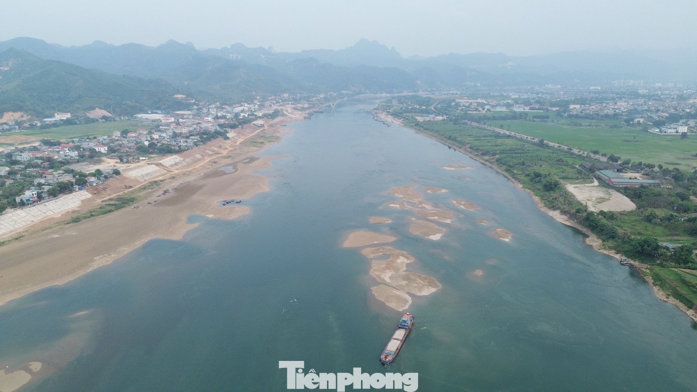 Sông Đà cạn nước, cát trắng lộ ra: Cảnh đẹp hiếm thấy, nỗi lo hiện hữu - 3