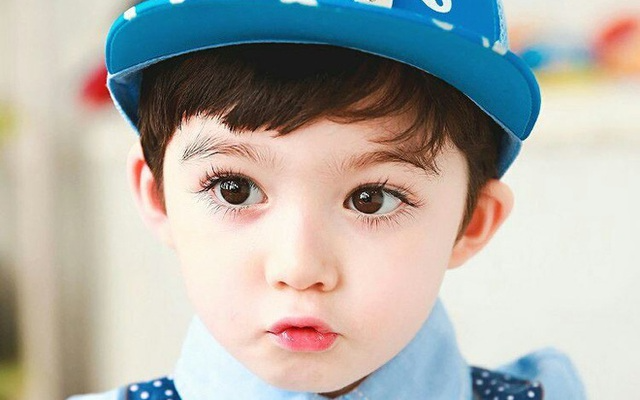 Cậu bé đẹp nhất thế giới sau gần 10 năm nổi tiếng - 1