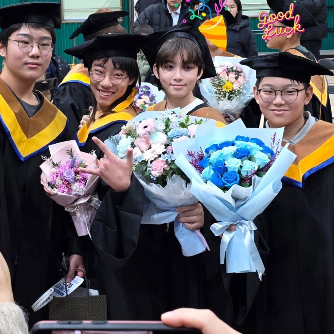 Cậu bé đẹp nhất thế giới sau gần 10 năm nổi tiếng - 8