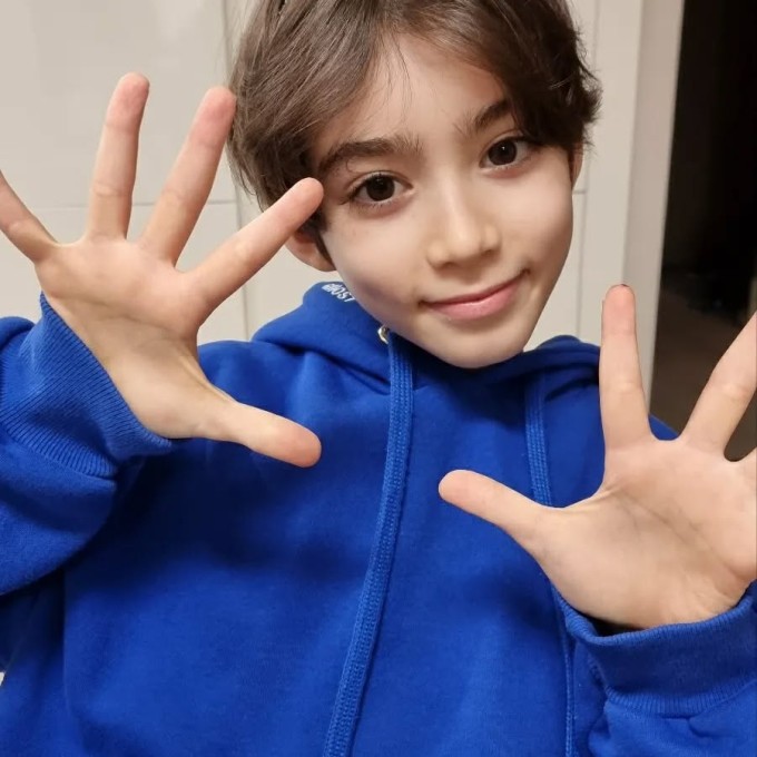 Cậu bé đẹp nhất thế giới sau gần 10 năm nổi tiếng - 2