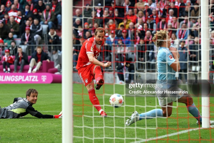 Bayern Munich rất vất vả trong hiệp một