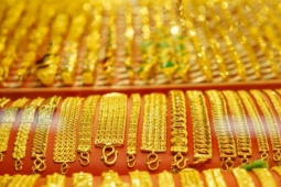 Vàng bị 'thổi bay' hơn 1.100 USD từ đỉnh, liệu còn giảm tiếp?