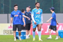 Xuân Son chấn thương ngay buổi tập đầu tiên, ĐT Việt Nam “nín thở” chờ tin