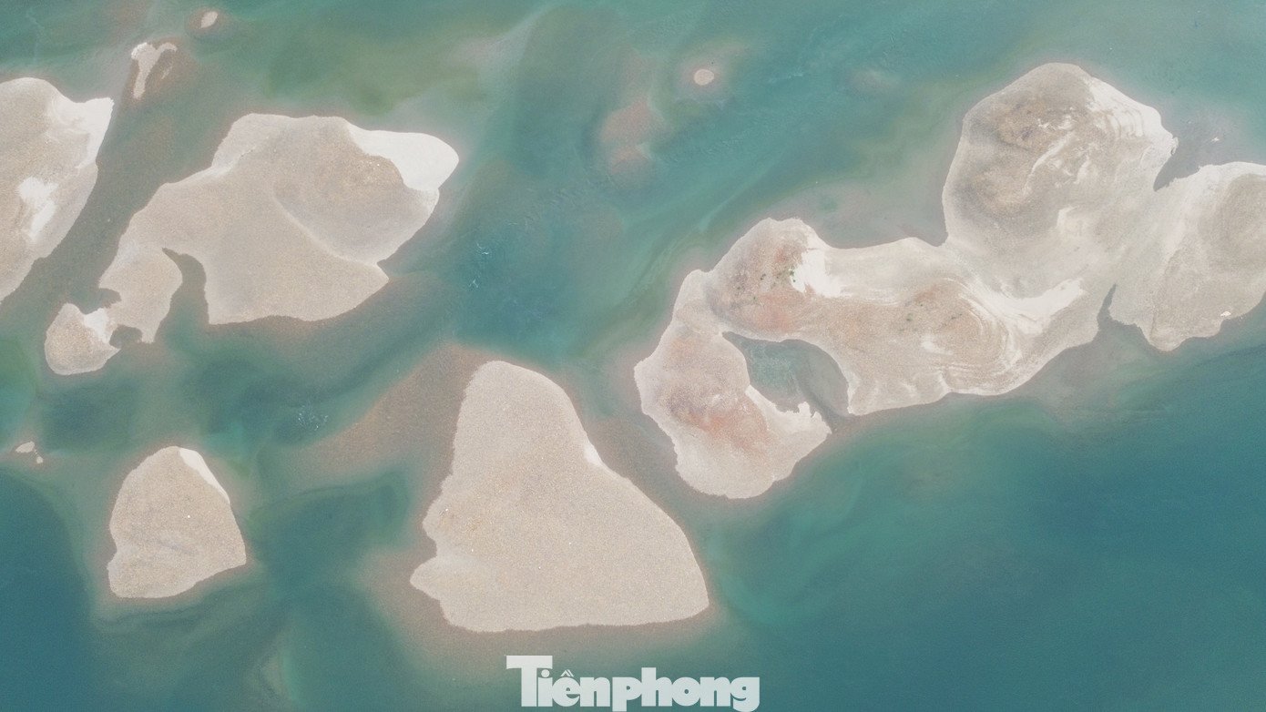 Sông Đà cạn nước, cát trắng lộ ra: Cảnh đẹp hiếm thấy, nỗi lo hiện hữu - 6