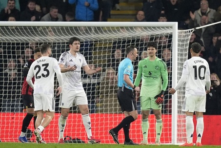 Nóng bảng xếp hạng Ngoại hạng Anh: MU đánh rơi chiến thắng, cách top 2 mấy điểm?