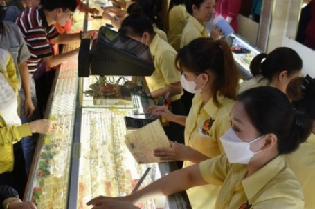 Giá vàng hôm nay, 21-3: Vàng thế giới "bốc hơi" 244 USD