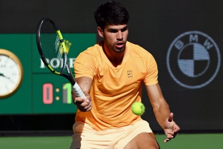 Video tennis Alcaraz - Fonseca: "Tốc hành" 95 phút, ác mộng với sao trẻ (Miami Open)