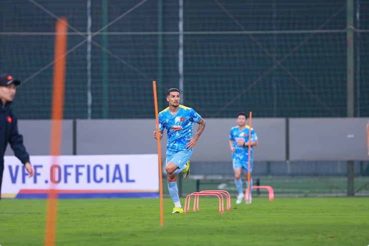 Hoàng Hên trải lòng về thầy Kim & Xuân Son ở ngày đầu "ăn cơm" ĐT Việt Nam - 4