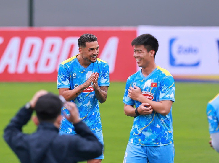 Hoàng Hên trải lòng về thầy Kim & Xuân Son ở ngày đầu "ăn cơm" ĐT Việt Nam - 7