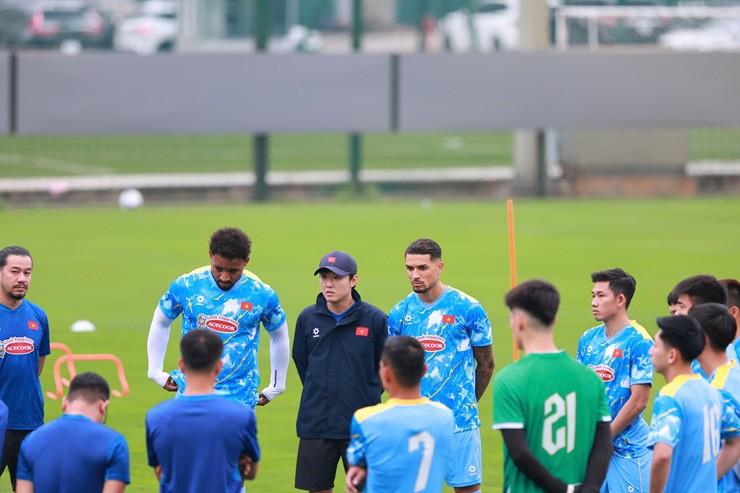 Hoàng Hên trải lòng về thầy Kim & Xuân Son ở ngày đầu "ăn cơm" ĐT Việt Nam - 8