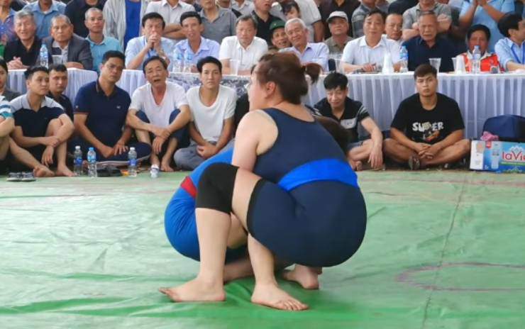 Thu Trang (đai xanh) có lợi thế...