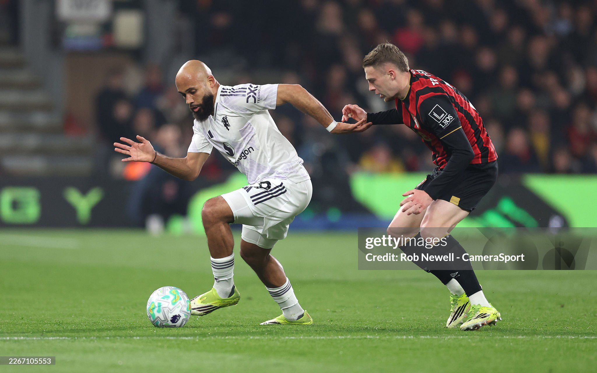 MU tấn công nhiều nhưng chưa có bàn thắng trong hiệp một