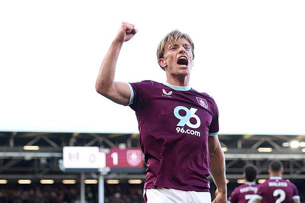 Trực tiếp bóng đá Fulham - Burnley: Jimenez chốt hạ trên chấm 11m (Ngoại hạng Anh) (Hết giờ) - 3