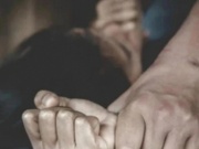 Bé gái 13 tuổi bị nhóm 'yêu râu xanh' xâm hại đến mang thai