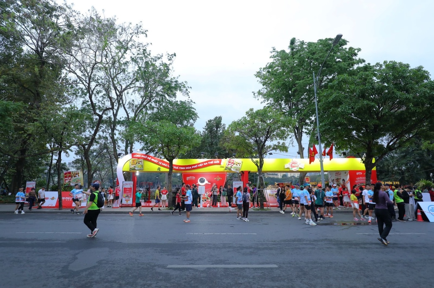 Hơn 1.500 vận động viên đã tham gia Giải chạy Chào mừng 80 năm Ngày truyền thống ngành Thể dục Thể thao Việt Nam và Ngày Quốc tế Hạnh phúc