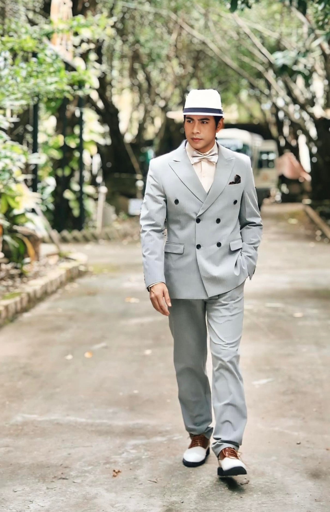 Có lúc diễn viên muốn tạm nghỉ phim để tập trung công việc khác. Nhưng anh làm nghề hơn 20 năm, diễn xuất đã ăn vào máu nên vẫn gắn bó đến nay. &nbsp;