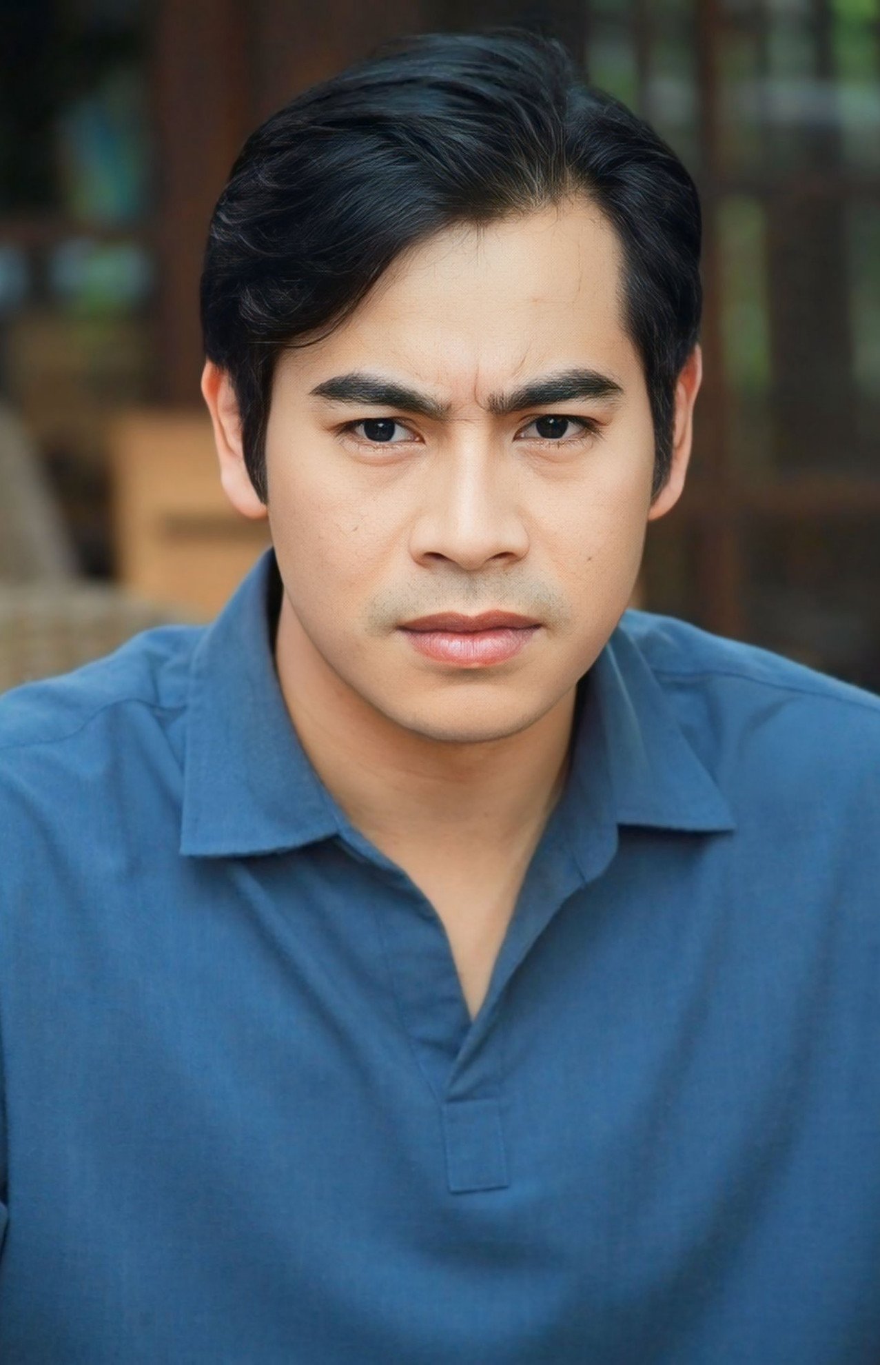 Có lúc diễn viên muốn tạm nghỉ phim để tập trung công việc khác. Nhưng anh làm nghề hơn 20 năm, diễn xuất đã ăn vào máu nên vẫn gắn bó đến nay. &nbsp;