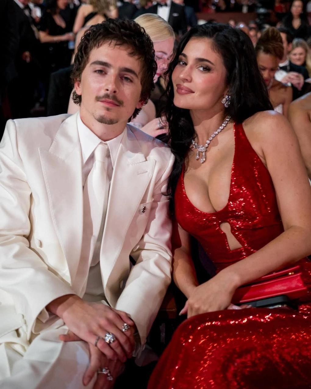 Timothée và Leonardo đều đưa bạn gái đến Oscar, nhưng Kylie Jenner bị cho là quá nổi bật. Ảnh: E!News/Newspix