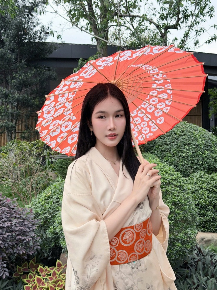 Ảnh sao 22/3: Ông xã hôn Thanh Thảo khi đứng bên Quang Dũng - 4