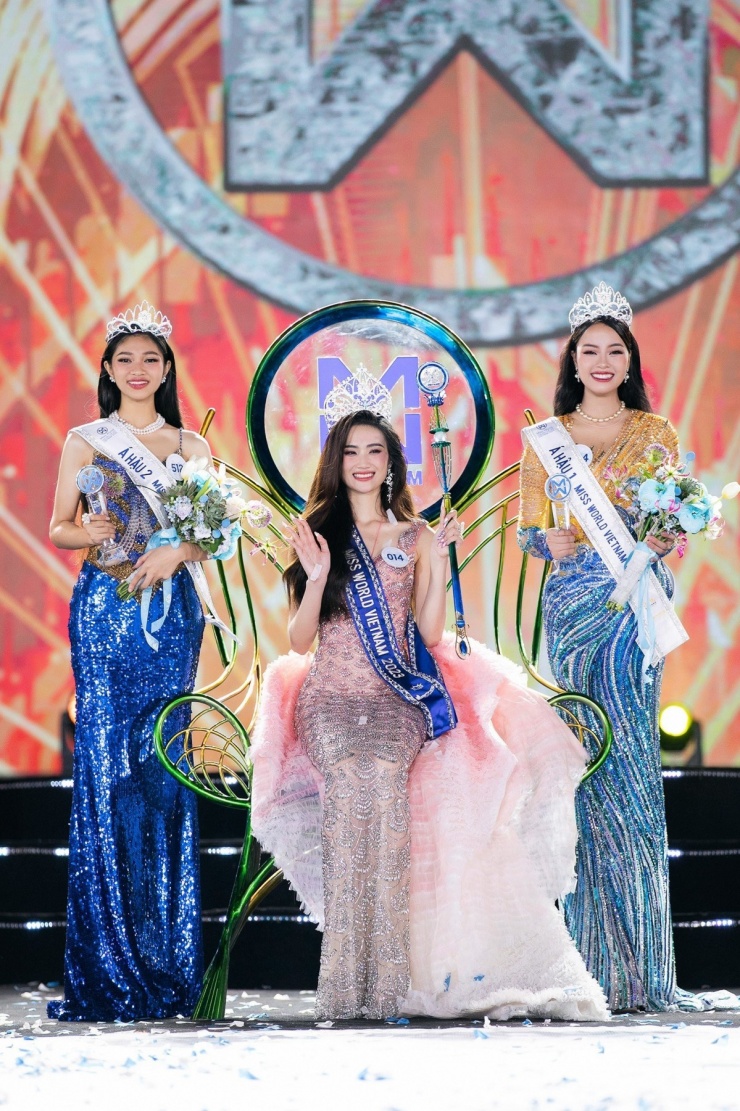 Top 3&nbsp;Miss World Vietnam 2023 vào thời khắc đăng quang
