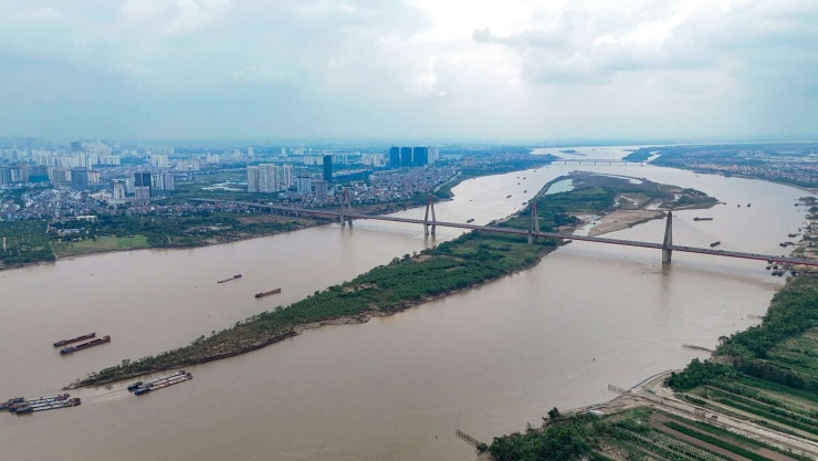 Hiện trạng sông Hồng chảy qua khu vực Hà Nội. Ảnh: Sông Bùi
