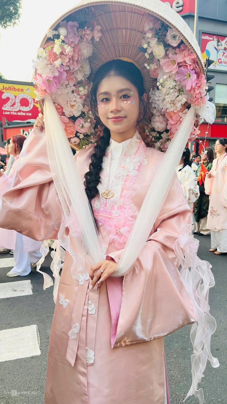 1.000 bạn trẻ mặc cổ phục diễu hành tại TP HCM - 11