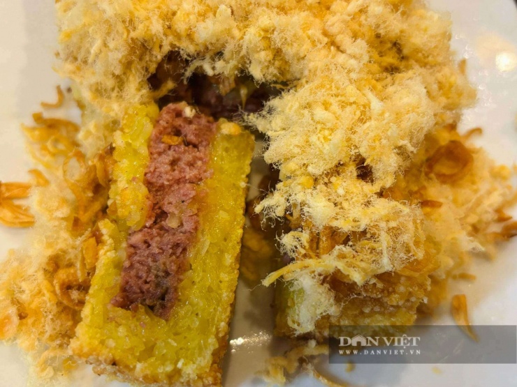 Xôi chiên pate thơm ngậy, giòn ngon khiến nhiều thực khách hết lời khen ngợi và không ngừng gắp thêm. Ảnh: Nhật Hà