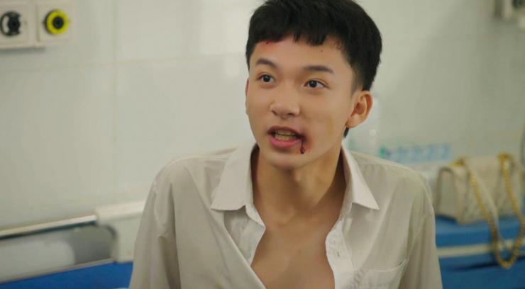 Minh gặp nhiều vấn đề ở quê khiến Thương phải đưa em lên thành phố.