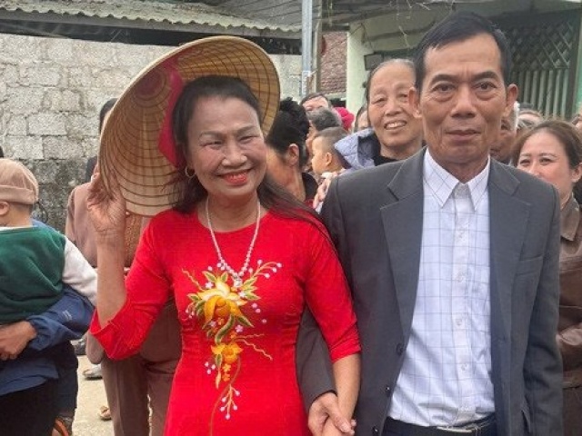 Cha U70 ở Thanh Hóa tái hôn sau 6 năm cô quạnh, con gái nghẹn ngào chúc phúc