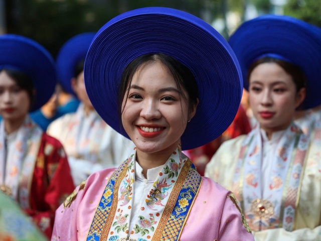 1.000 bạn trẻ mặc cổ phục diễu hành tại TP HCM