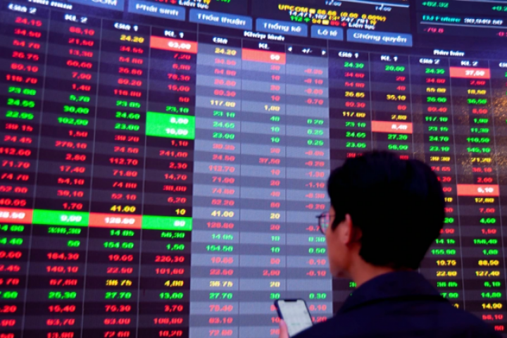 Thị trường chứng khoán liên tục giảm điểm, nhà đầu tư có nên 'bắt đáy'?