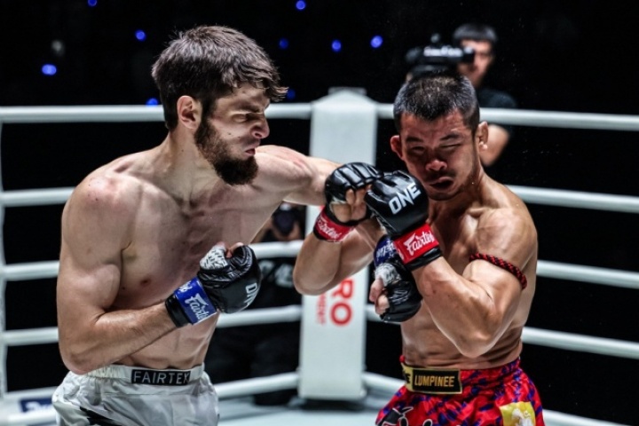 Đấm huyền thoại Thái Lan nhập viện, cao thủ Nga hụt đai vô địch vì lý do bất ngờ