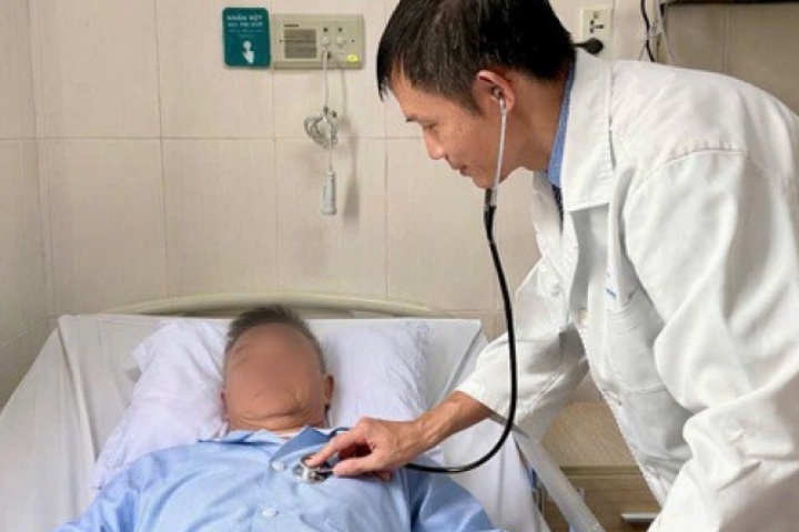 Người đàn ông ở Cần Thơ suýt mất mạng vì thói quen uống 10 ly cà phê mỗi ngày