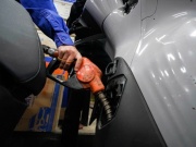 Bộ Chính trị yêu cầu đảm bảo nguồn cung, ổn định giá xăng dầu