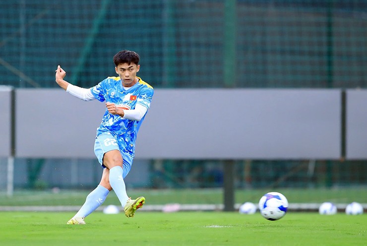 Tiền đạo ĐT Việt Nam thừa nhận áp lực khi mặc áo số 22 của Tiến Linh